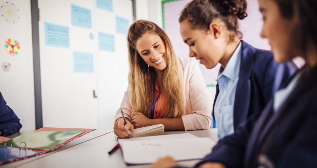 Health Education Specialists Who Works With Groups Of Volunteers